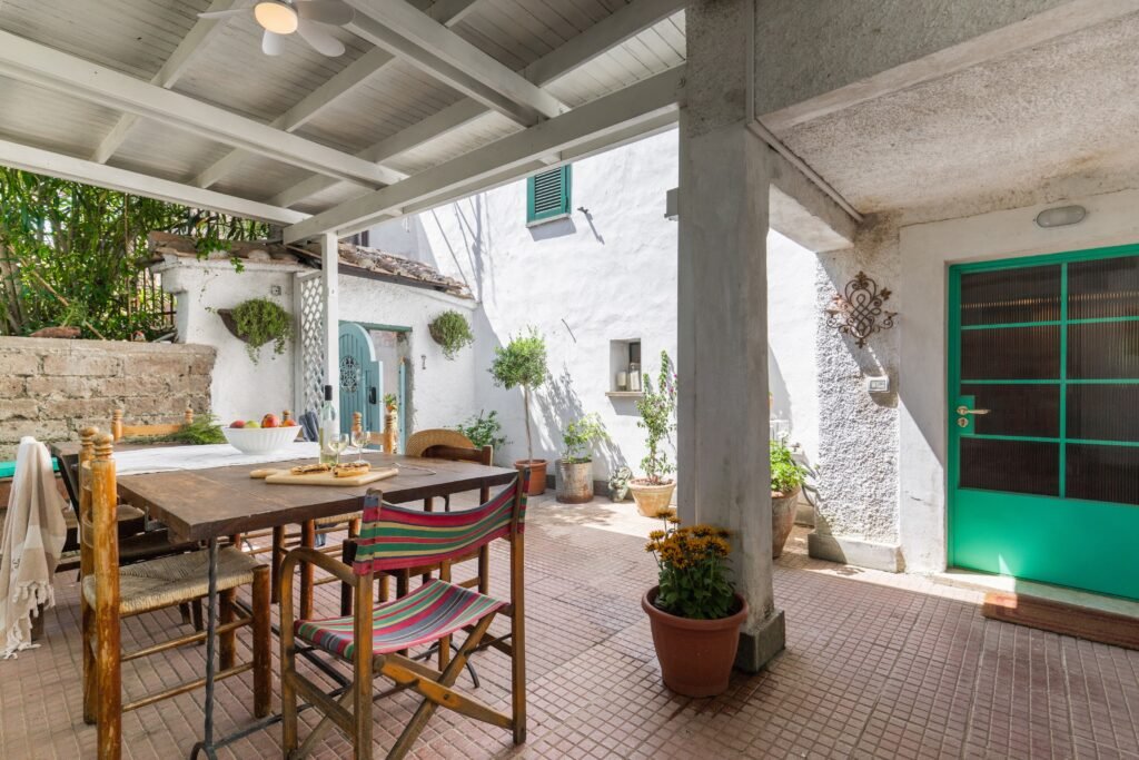 Covered terrace with dining table, Two Sisters Villa